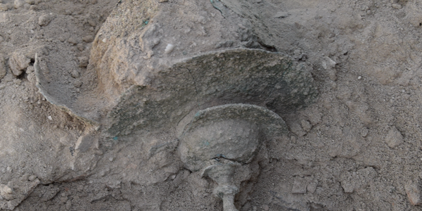 umbone-scudo Scavo a Creta, umbone di scudo © Università Ca' Foscari