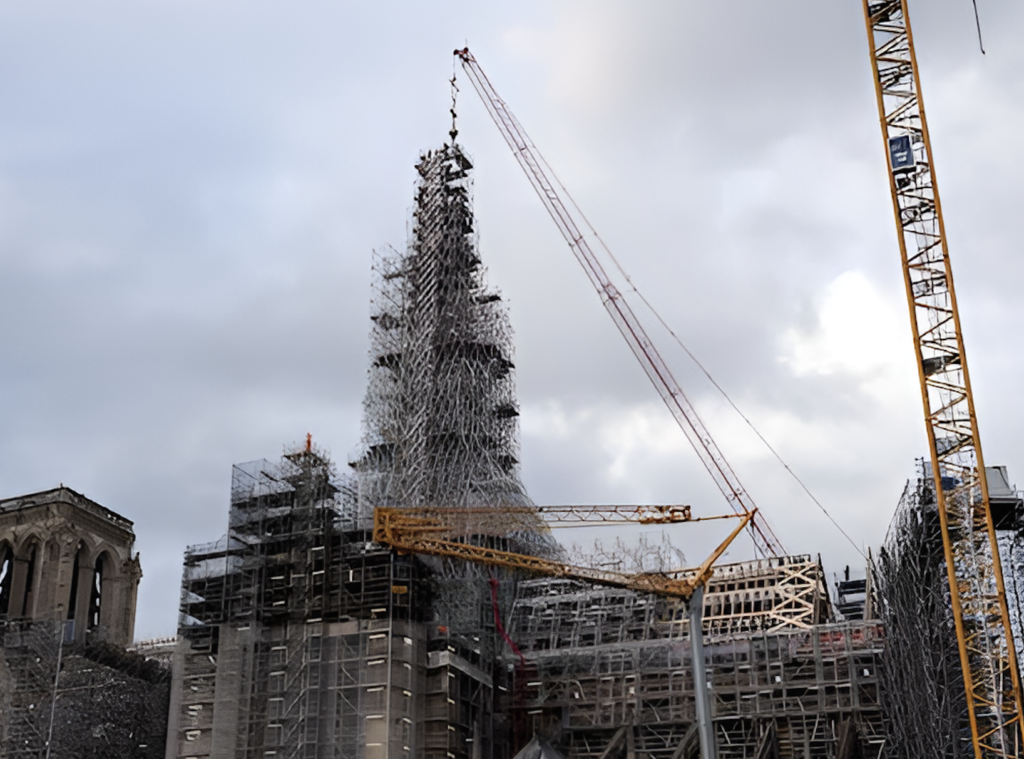 Notre Dame, un anno alla riapertura. Ricostruita la guglia
