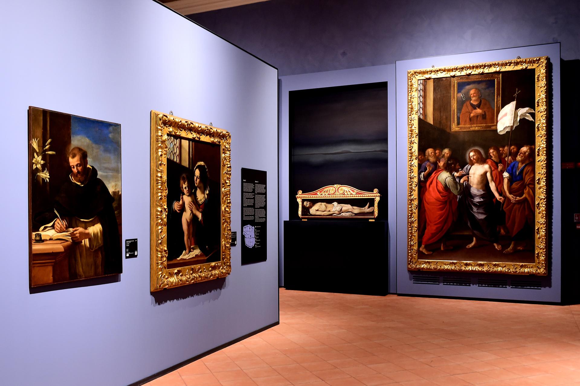 pinacoteca-cento Installation view, Robert Serra - Getty Images