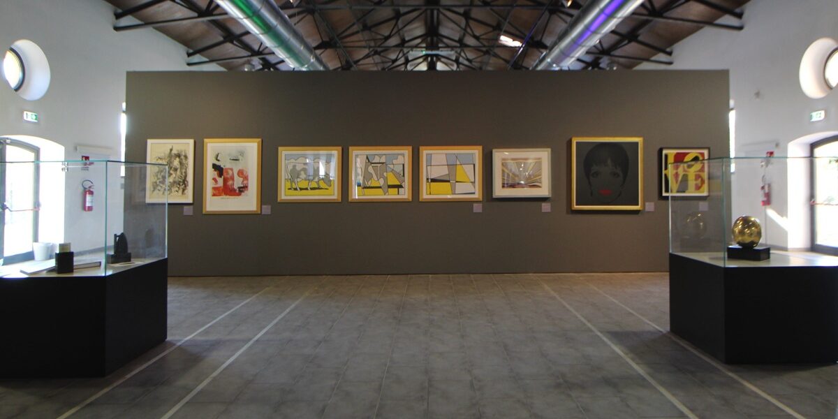 Allestimento mostra Dal Futurismo all’Arte Virtuale