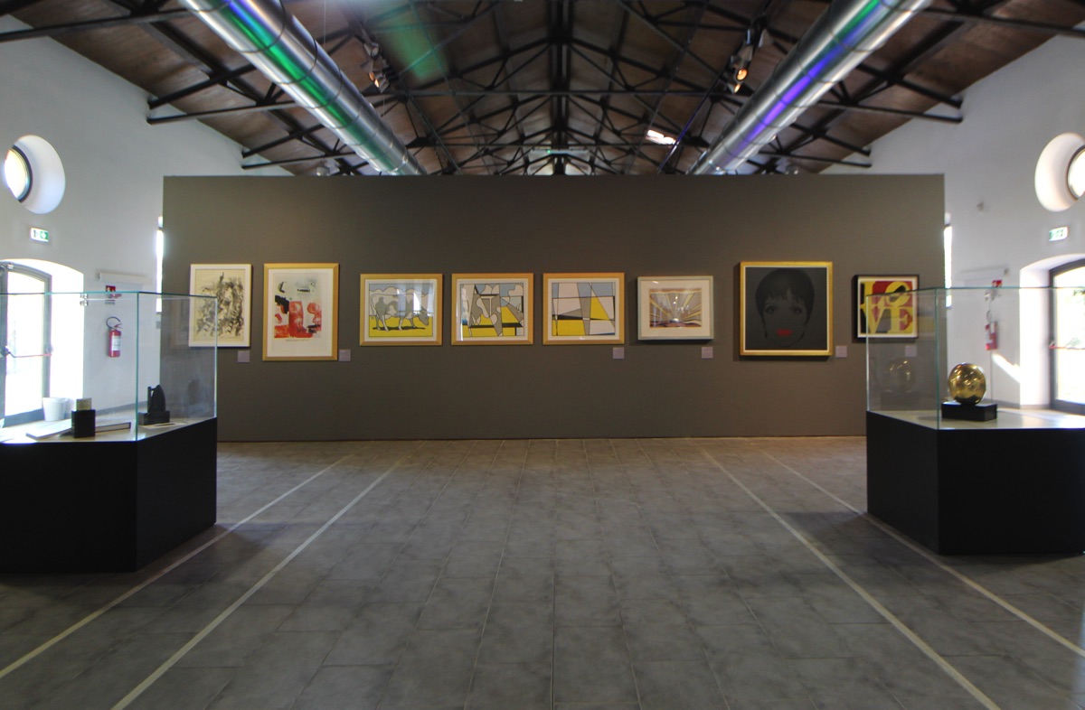 Allestimento mostra Dal Futurismo all’Arte Virtuale