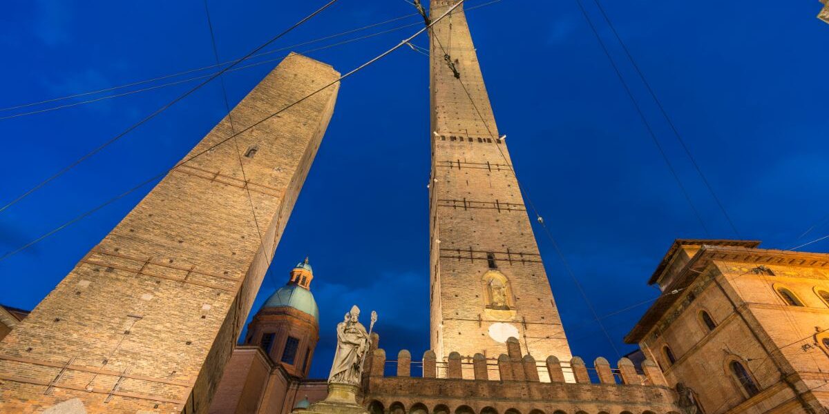 Torre Garisenda e Torre degli Asinelli