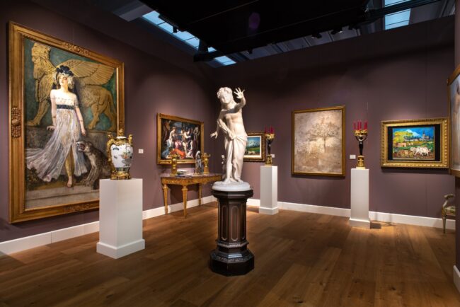 Phidias-Antiques Allestimento all’interno di Modenantiquaria