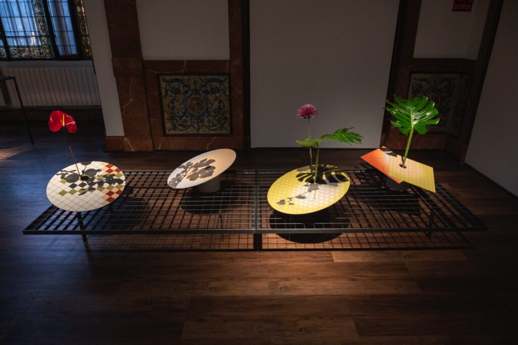 Mimetica. Riflessi e rifrazioni ceramiche: la mostra del designer Andrea Anastasio a Madrid