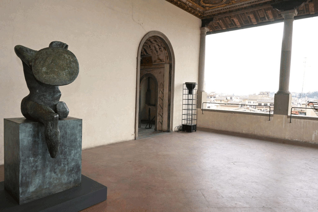 Henry Moore: il Guerriero con scudo trova casa nella Terrazza di Saturno di Palazzo Vecchio