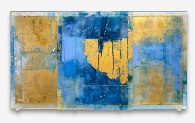 isola di vulcano 2024 Antonello Viola (Galleria Casciaro) Isola di Vulcano 1 “oro su blu indaco e Phthalocyanine Green Lake” Nov 2022/23 Tecnica: olio, matita e foglia d’oro su vetro Dim: cm 80 x 100 x 2 elementi