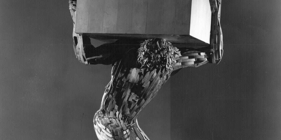 Mario Ceroli, DISCORSI PLATONICI SULLA GEOMETRIA (Uomo con Cubo), 1985 - 1990 Russian pine wood, 275 x 170 x 135 cm, 108 1/4 x 66 7/8 x 53 1/8 in
