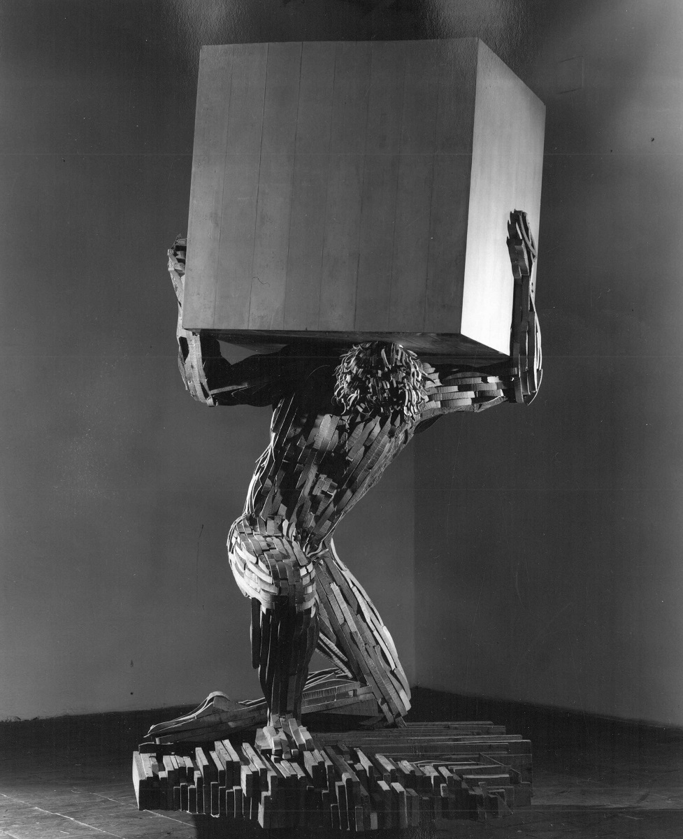 Mario Ceroli, DISCORSI PLATONICI SULLA GEOMETRIA (Uomo con Cubo), 1985 - 1990 Russian pine wood, 275 x 170 x 135 cm, 108 1/4 x 66 7/8 x 53 1/8 in