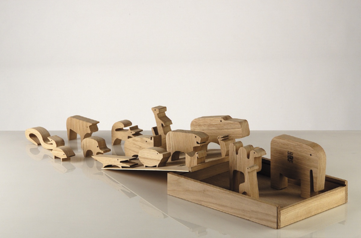 1957 16 animali gioco didattico a incastro prodotto da Danese Milano in legno nel 1959 e successivamente in poliuretano 36 x 27 x 5,5 cm Collezione privata Foto Federico Villa