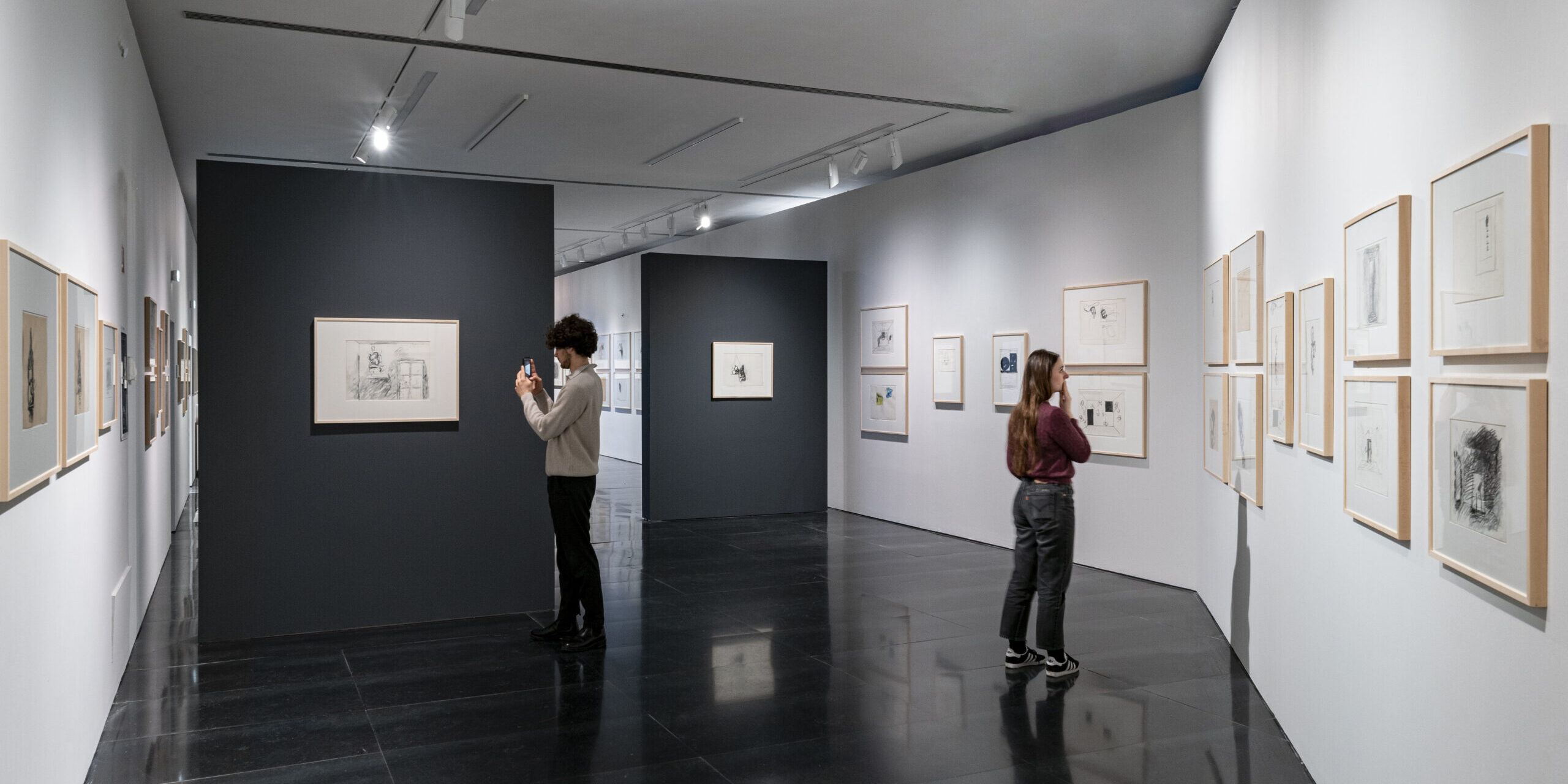 Installation-View_Jannis-Kounellis_La-stanza-Vede_Disegni-1973–1990_2024_Courtesy-Museo-Novecento_Firenze-and-the-artist_Foto-Ela-Bialkowska-OKNO-studio Courtesy Museo Novecento Firenze and the artist Foto Ela Bialkowska OKNO studio