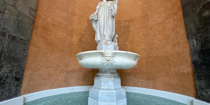 fontana-della-fortuna La Fontana della Fortuna nel Cortile d’Onore di Palazzo Reale a Napoli