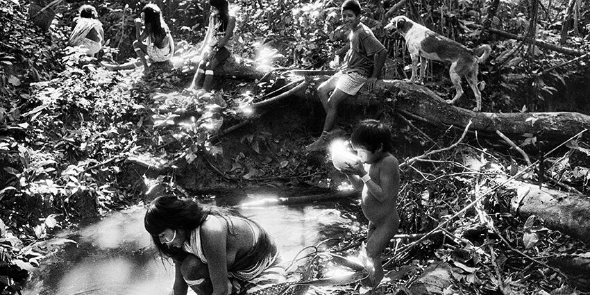 Indigeni Marubo. Stato di Amazonas, Brasile, 1998 © Sebastião SALGADO
