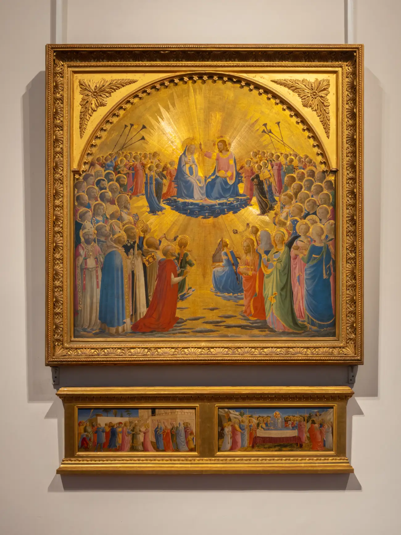 Beato Angelico, Incoronazione della Vergine, 1435: tempera su tavola, 112 x 114 cm, Firenze, Galleria degli Uffizi; predella: Beato Angelico, Sposalizio della Vergine e Funerali della Vergine, 1435; tempera su tavola: 19 x 51 cm; Firenze, Museo di San Marco.