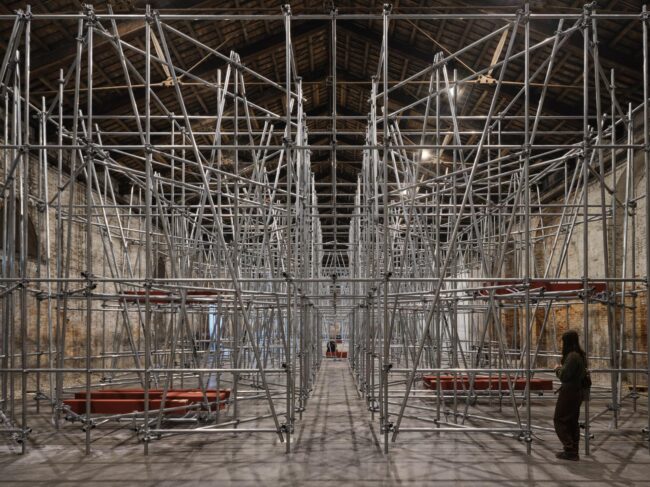 7_Due-qui-_-To-Hear_Padiglione-Italia_Biennale-Arte-20240 nstallation view, Due qui / To Hear, Padiglione Italia alla 60.Esposizione Internazionale di Arte - La Biennale di Venezia Foto © Agostino Osio per AltoPiano