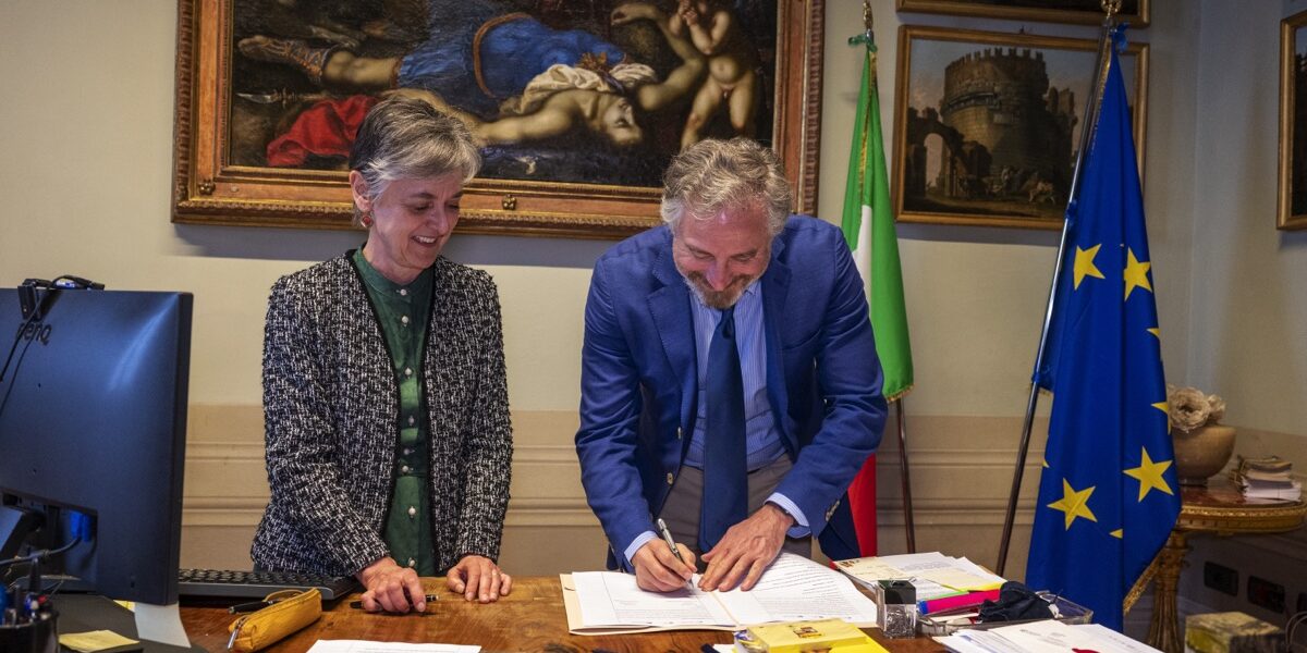 INO_GBC17 Firma della convenzione da parte del direttore CNR-INO