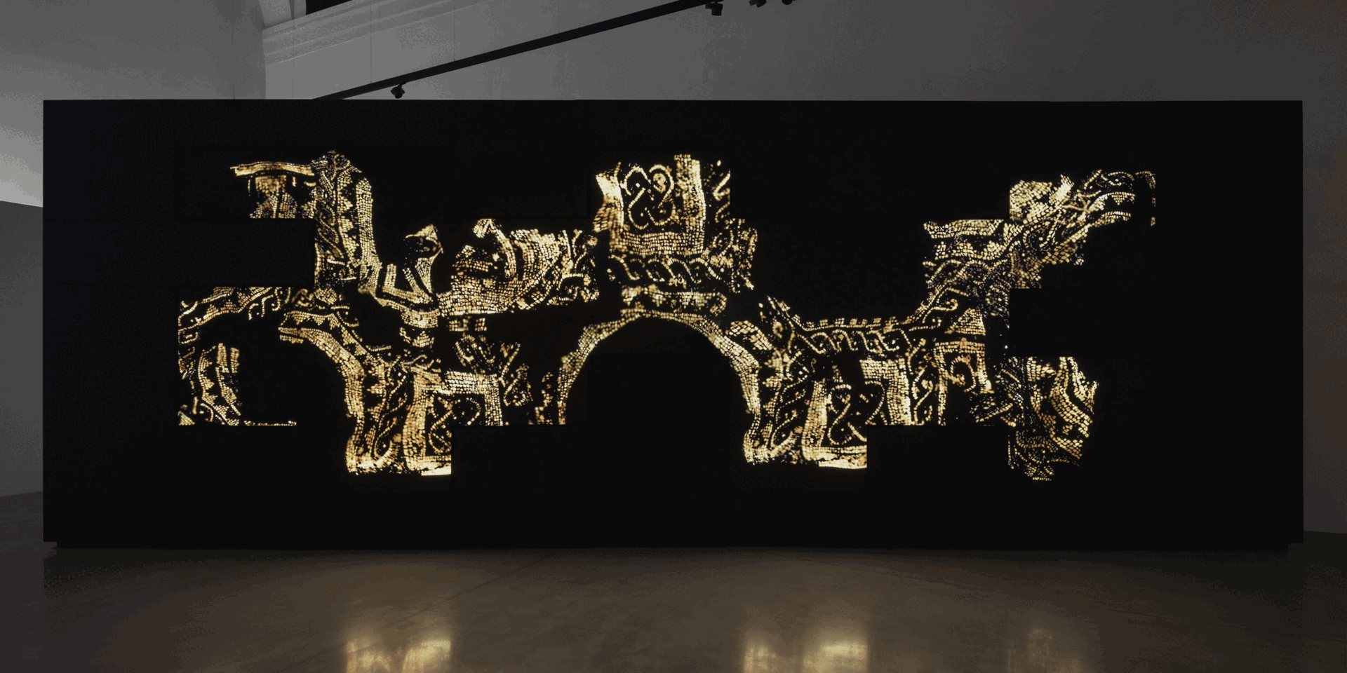 Installation view Fabrizio Plessi Nero Oro. Fondazione Alberto Peruzzo. Foto © Ugo Carmeni 2024