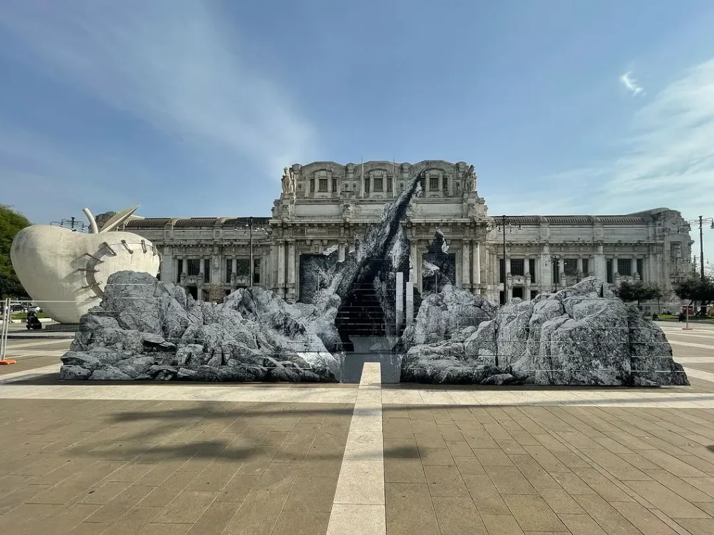Stazione Centrale di Milano: JR e Moncler per la Design Week