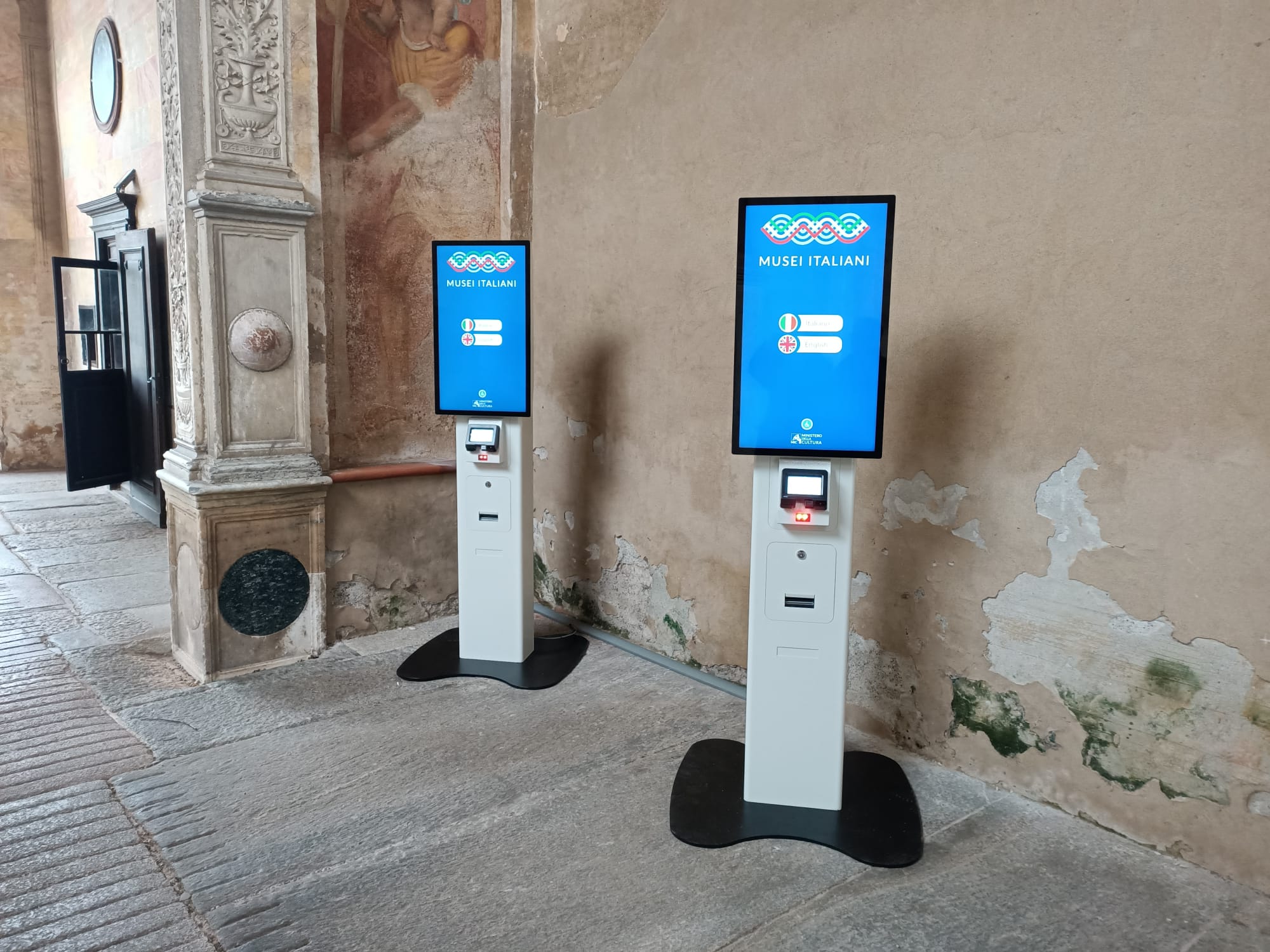 2.-Totem-alla-Certosa-di-Pavia musei lombardi - Totem alla Certosa di Pavia