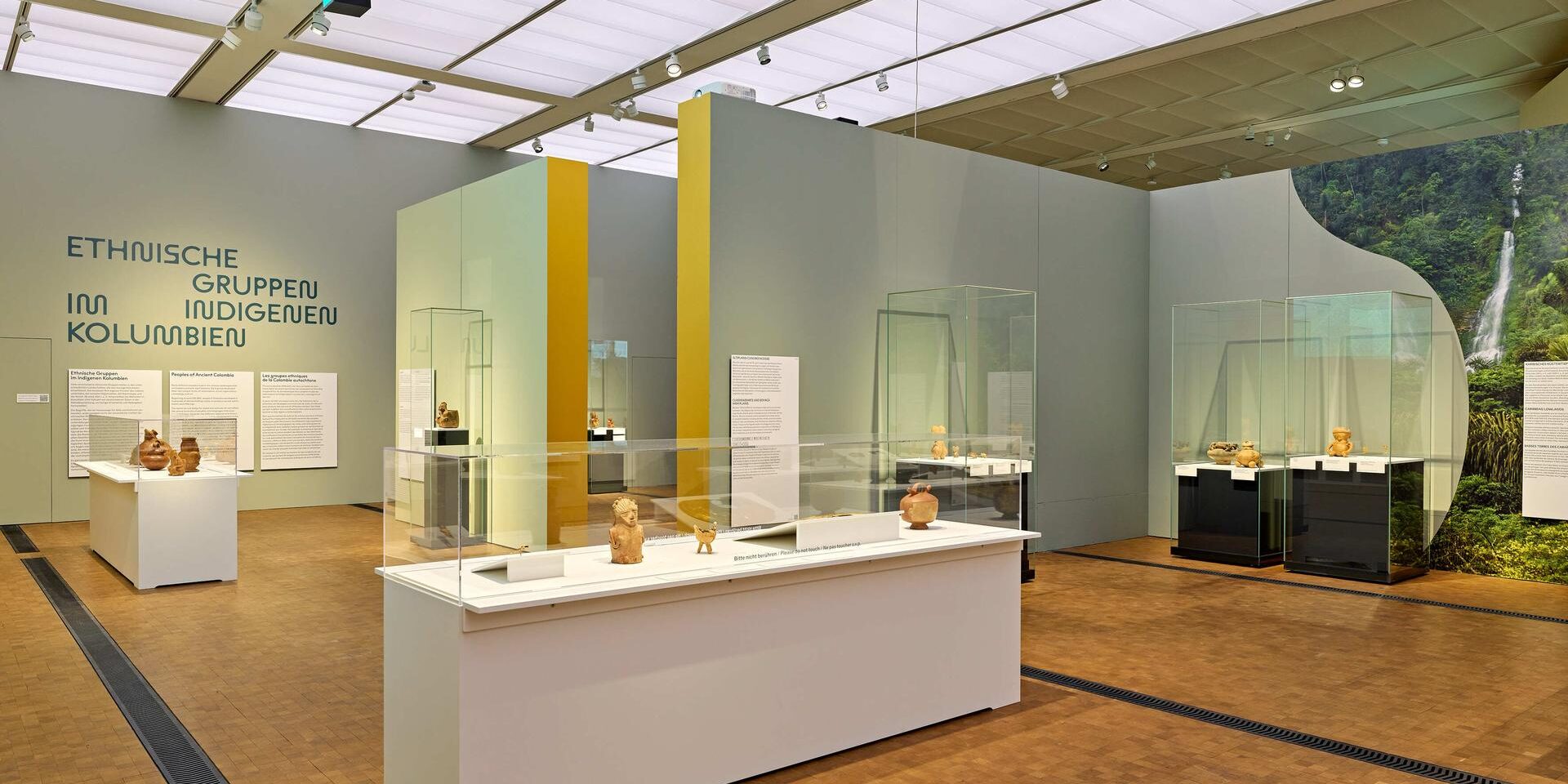 Allestimento mostra "Più che oro", foto: Mark Niedermann, © Museum Rietberg