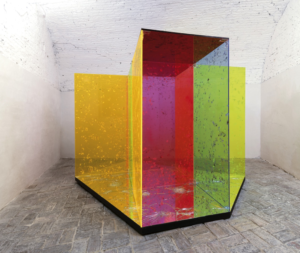 2 Alfredo Pirri, Compagni e Angeli - per Città Sant’Angelo, 2024, courtesy Museolaboratorio_ foto Giorgio Benni.