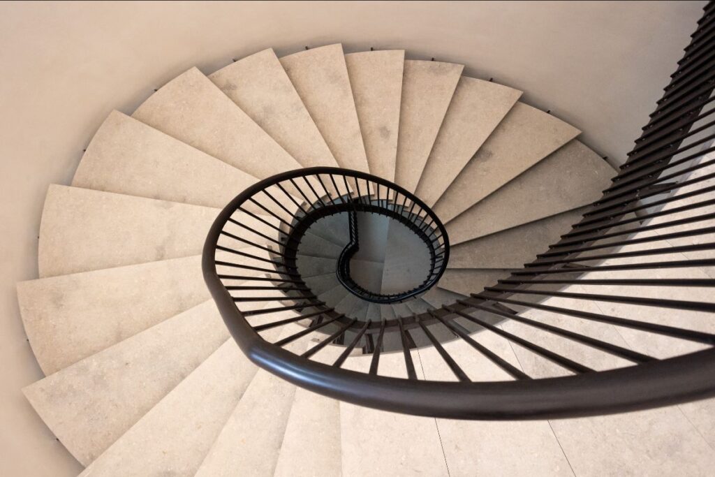 Carsten Höller a Palazzo Diedo: inaugurato il progetto “Venice Inclined Oval Staircase”
