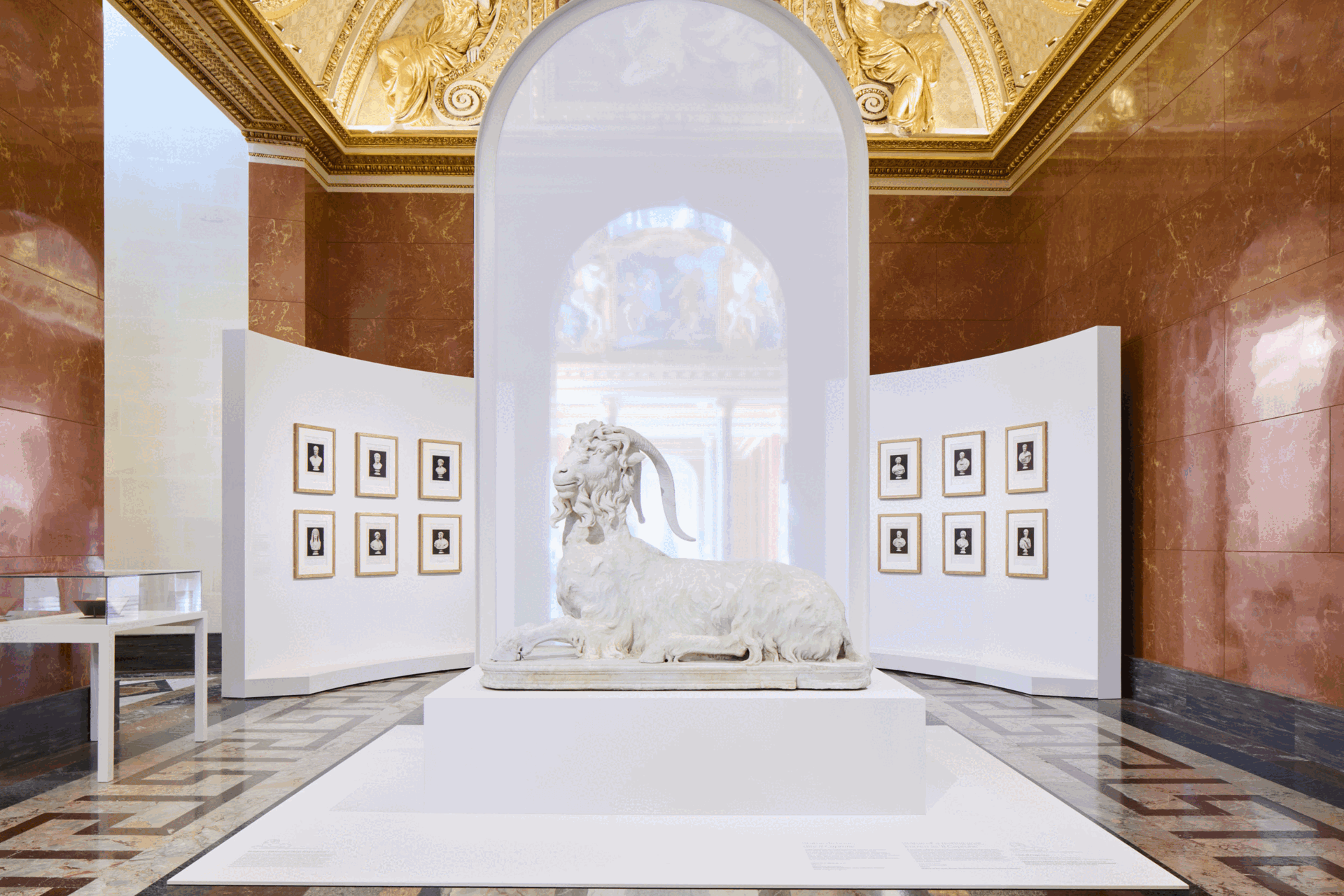 Installation view Capolavori della Collezione Torlonia. Louvre, Parigi. Copyright Fondazione Torlonia Ph Agostino Osio