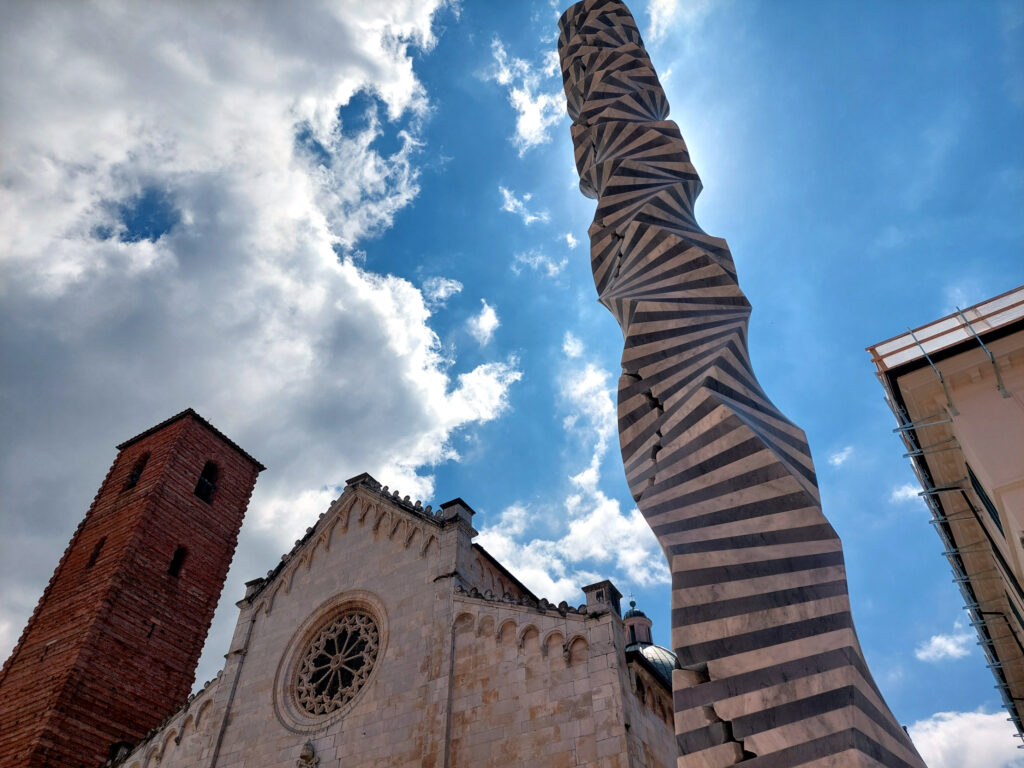 Park Eun Sun, le sue colonne a Pietrasanta