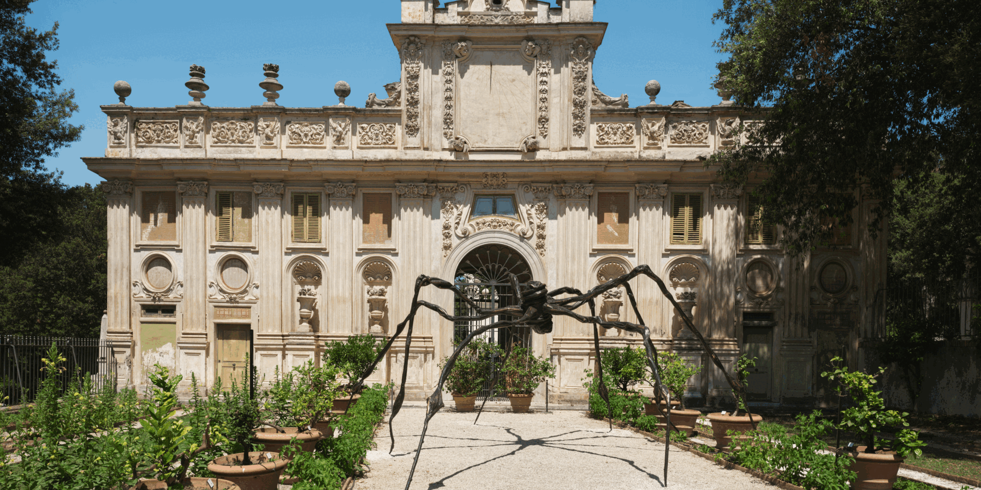 ezgif.com-animated-gif-maker120-1 Louise Bourgeois. L'inconscio della memoria, Installation View, Galleria Borghese. All images are © The Easton Foundation/Licensed by SIAE 2024 and VAGA at Artists Rights Society (ARS), NY. Ph.by A.Osio