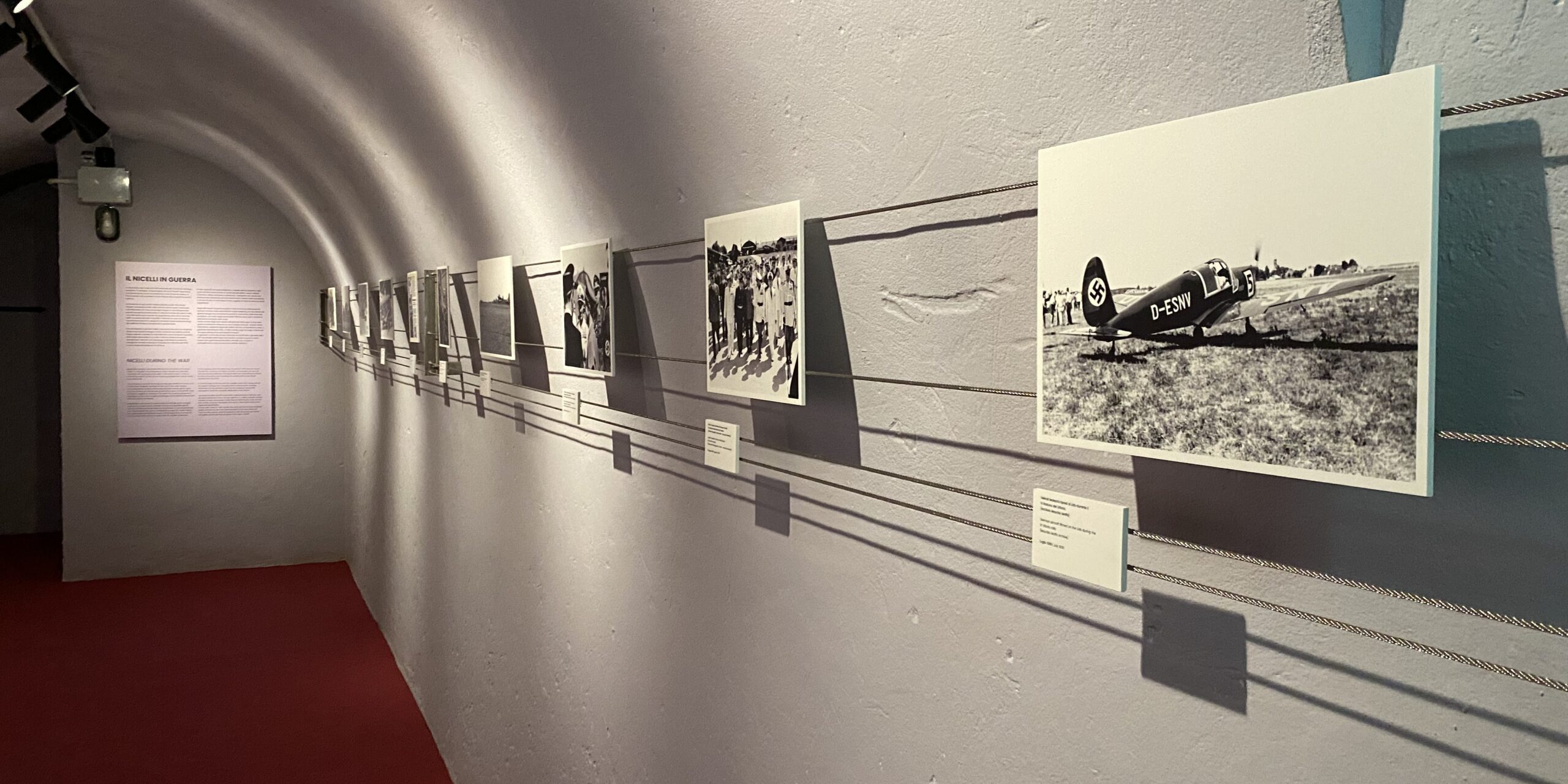 Allestimento della mostra nel bunker dell’Aeroporto Nicelli di Venezia