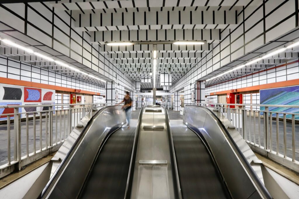 MAXXI e Atac: l’arte trasforma la stazione Vittorio Emanuele della Metro A di Roma