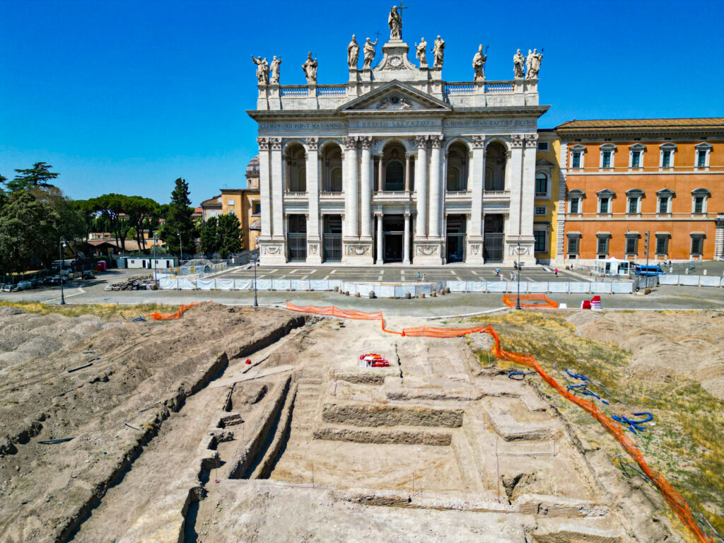 Scavi a Piazza San Giovanni in Laterano: riemergono le mura del Patriarchio