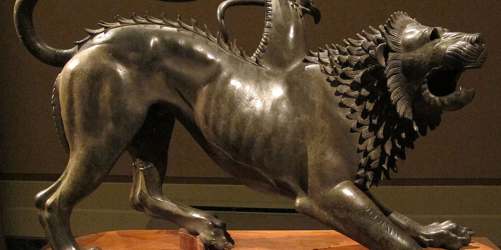 Chimera di Arezzo, Statua bronzea etrusca, c. 400 a.C. Museo Archeologico Nazionale di Firenze, Foto sailko e un altro autore - Opera propria CC BY-SA 3.0