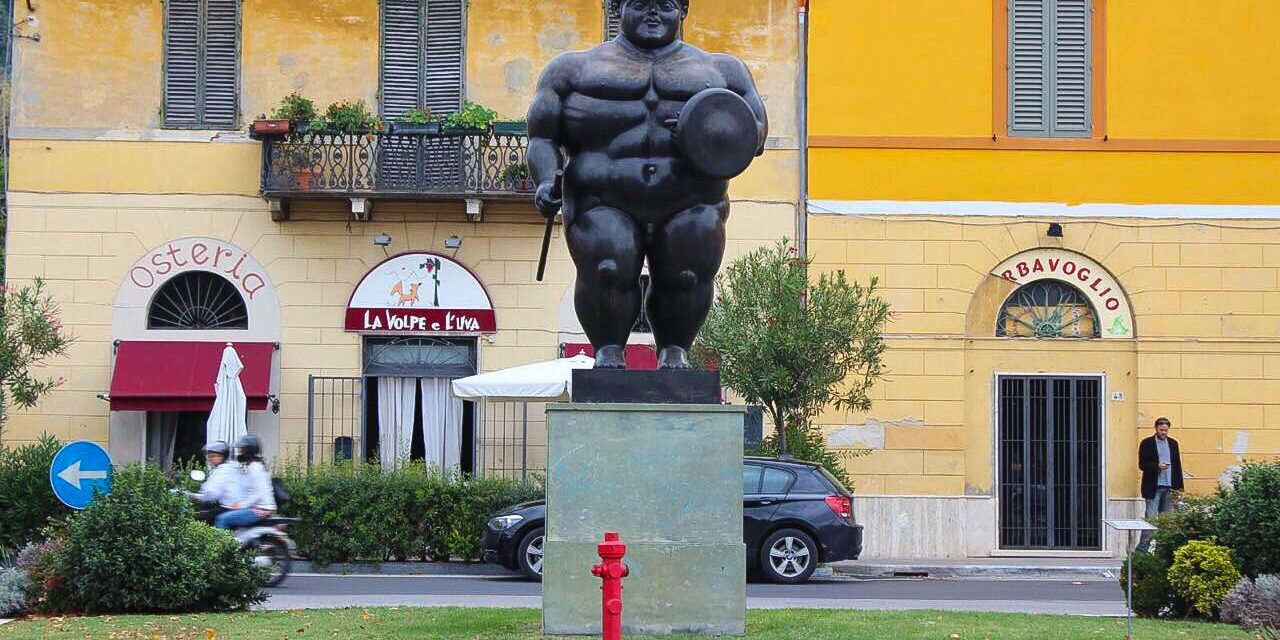 Il Guerriero, 1992, Fernando Botero davanti al Municipio