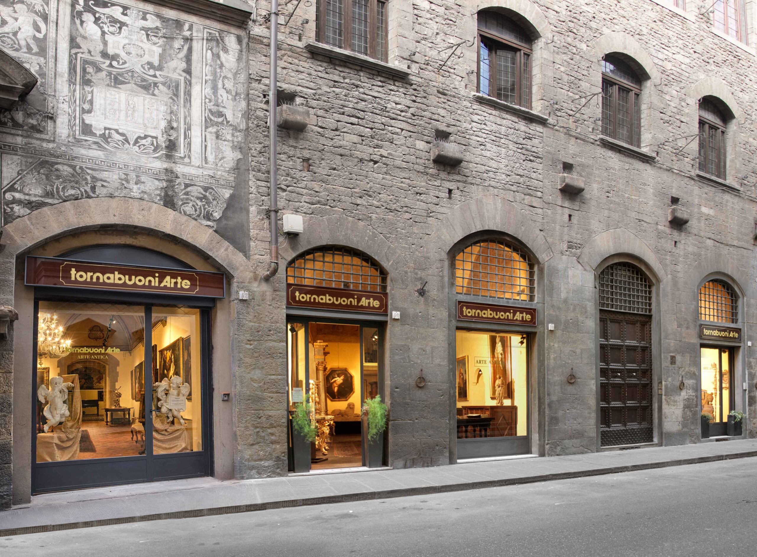 Esterno—Quattro-vetrine- Tornabuoni Arte-ArteAntica esterno nuovo spazio espositivo