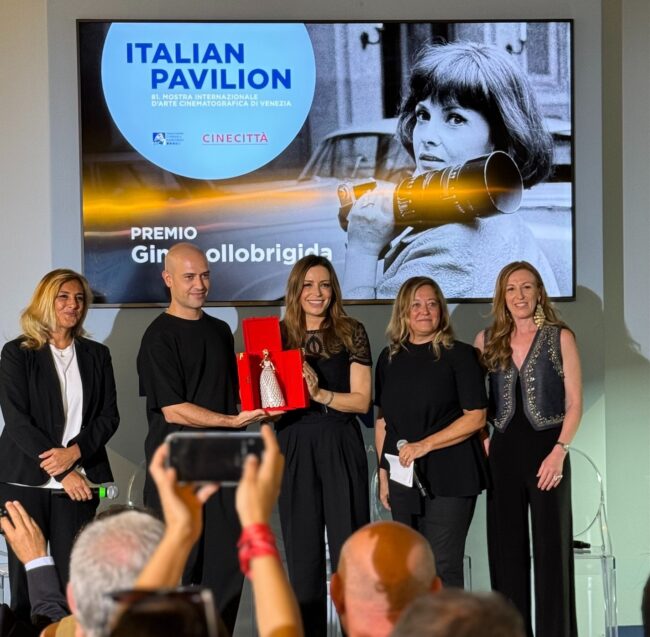 Foto consegna Premio Lollobrigida Consegna del Premio Lollobrigida a Jago