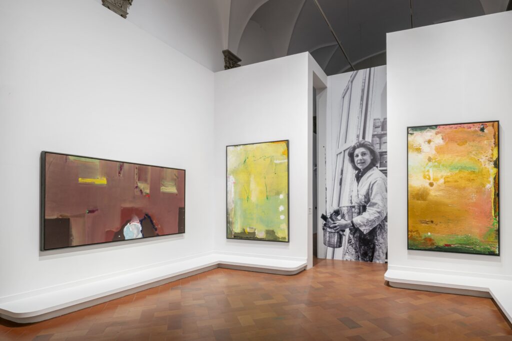 A Palazzo Strozzi Helen Frankenthaler: dipingere senza regole