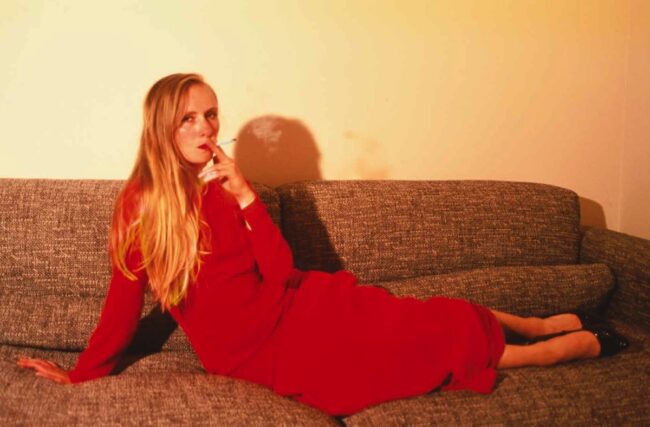 Jan Fabre, Smoking Stella, 2020, fotografia analogica su alluminio. Edizione di 30, 23.5x35x0.1cm. Foto: Angelos, Jan Fabre @Parallelo42