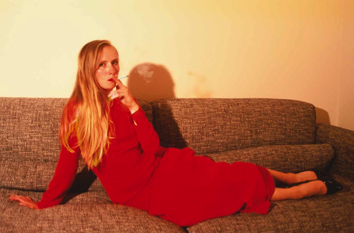 Immagine 4 Jan Fabre, Smoking Stella, 2020, fotografia analogica su alluminio. Edizione di 30, 23.5x35x0.1cm. Foto: Angelos, Jan Fabre @Parallelo42