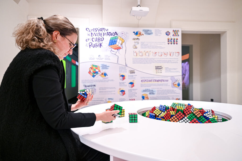 Cubo di Rubik, a Cuneo la prima mostra in Europa dedicata al rompicapo che compie 50 anni