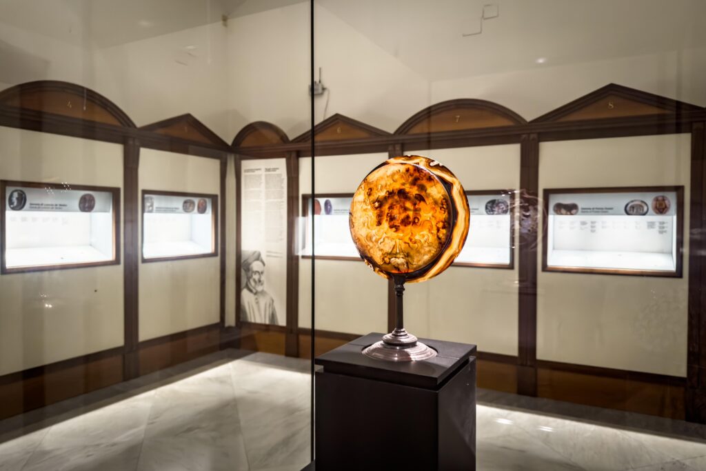 Riapre la Collezione delle Gemme Farnese al Mann di Napoli