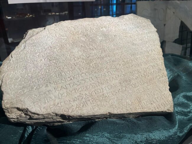 L’epigrafe esposta al Museo Archeologico Regionale di Centuripe