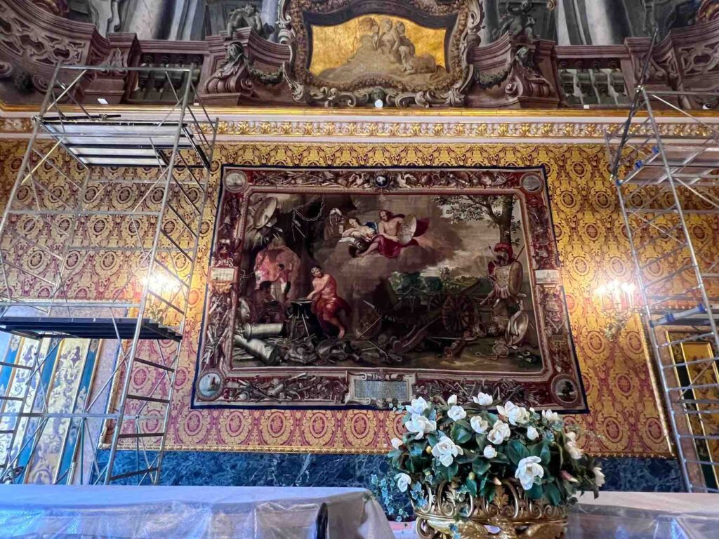 L’arazzo dei Gobelins torna a Palazzo Reale di Napoli dopo il restauro