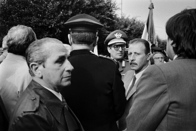 pag 126_127 Paolo Borsellino partecipa ai funerali di Biagio Siciliano, ucciso a 15 anni da un’auto di scorta del magistrato mentre aspettava l’autobus all’uscita del Liceo Meli. Giuditta Milella, anche lei studentessa coinvolta nell’incidente, morì in ospedale una settimana dopo. Biagio e Giuditta sono ricordati tra le vittime di mafia. Capaci, 26 novembre 1985