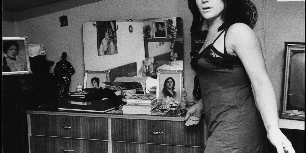 Lisetta Carmi, dalla serie I Travestiti, 1965-1970. Stampa gelatina bromuro d’argento, 18x24 cm. Martini & Ronchetti, courtesy Archivio Lisetta Carmi (1)