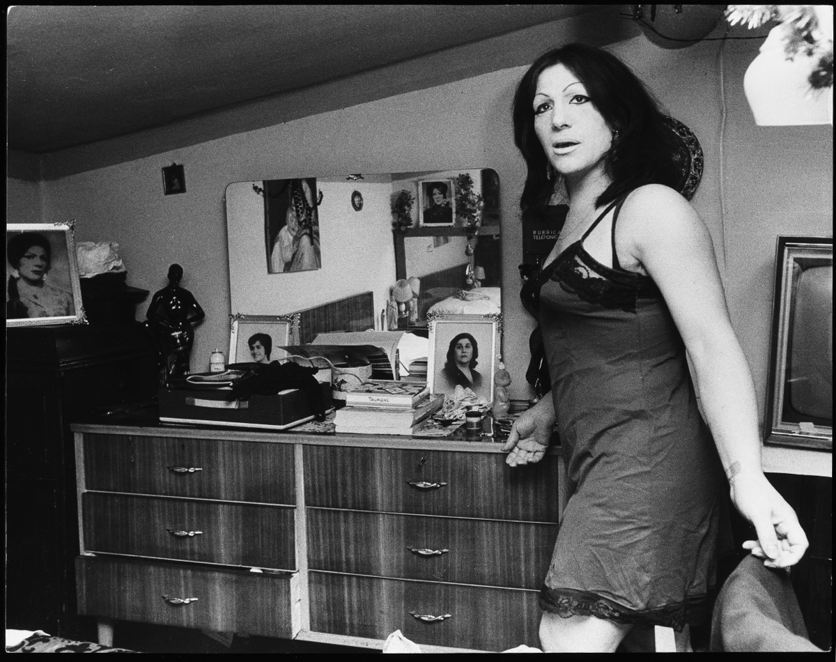 Lisetta Carmi, dalla serie I Travestiti, 1965-1970. Stampa gelatina bromuro d’argento, 18×24 cm. Martini & Ronchetti, courtesy Archivio Lisetta Carmi (1) Lisetta Carmi, dalla serie I Travestiti, 1965-1970. Stampa gelatina bromuro d’argento, 18x24 cm. Martini & Ronchetti, courtesy Archivio Lisetta Carmi (1)