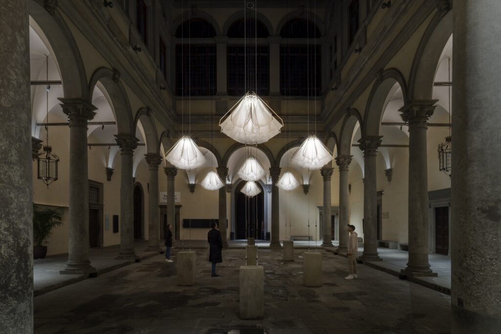 Palazzo Strozzi: l’installazione immersiva “Shy Society”