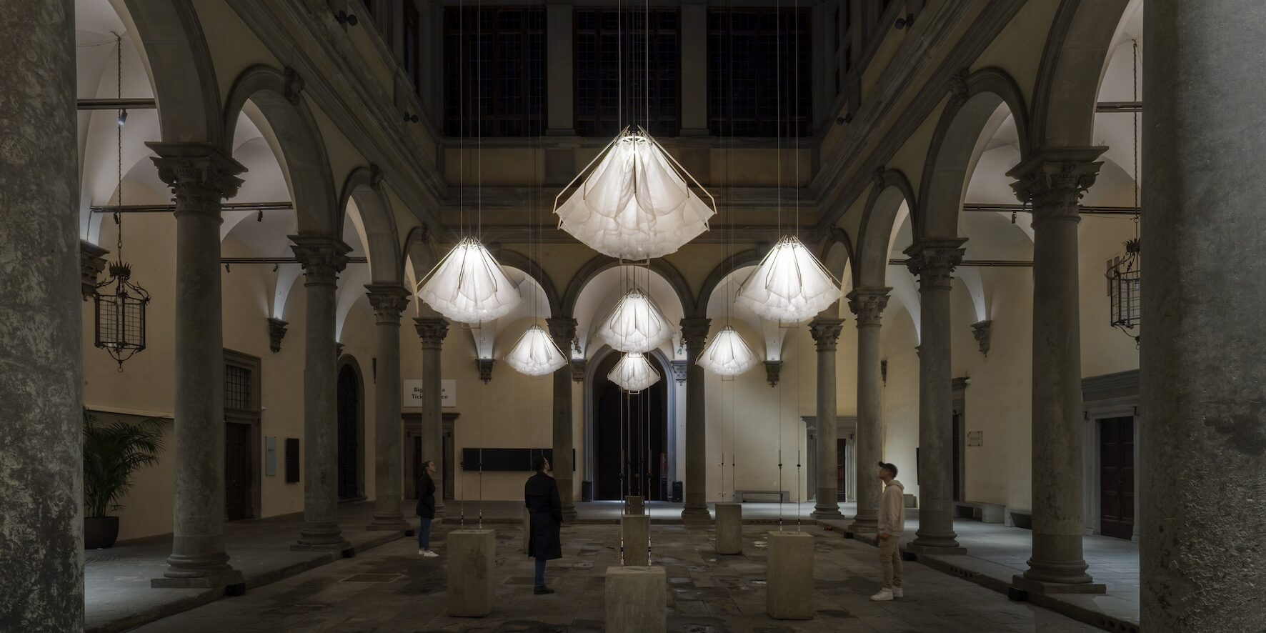 Crediti: DRIFT, Shy Society, Palazzo Strozzi, Firenze, 2024. Photo Ela Bialkowska OKNOstudio