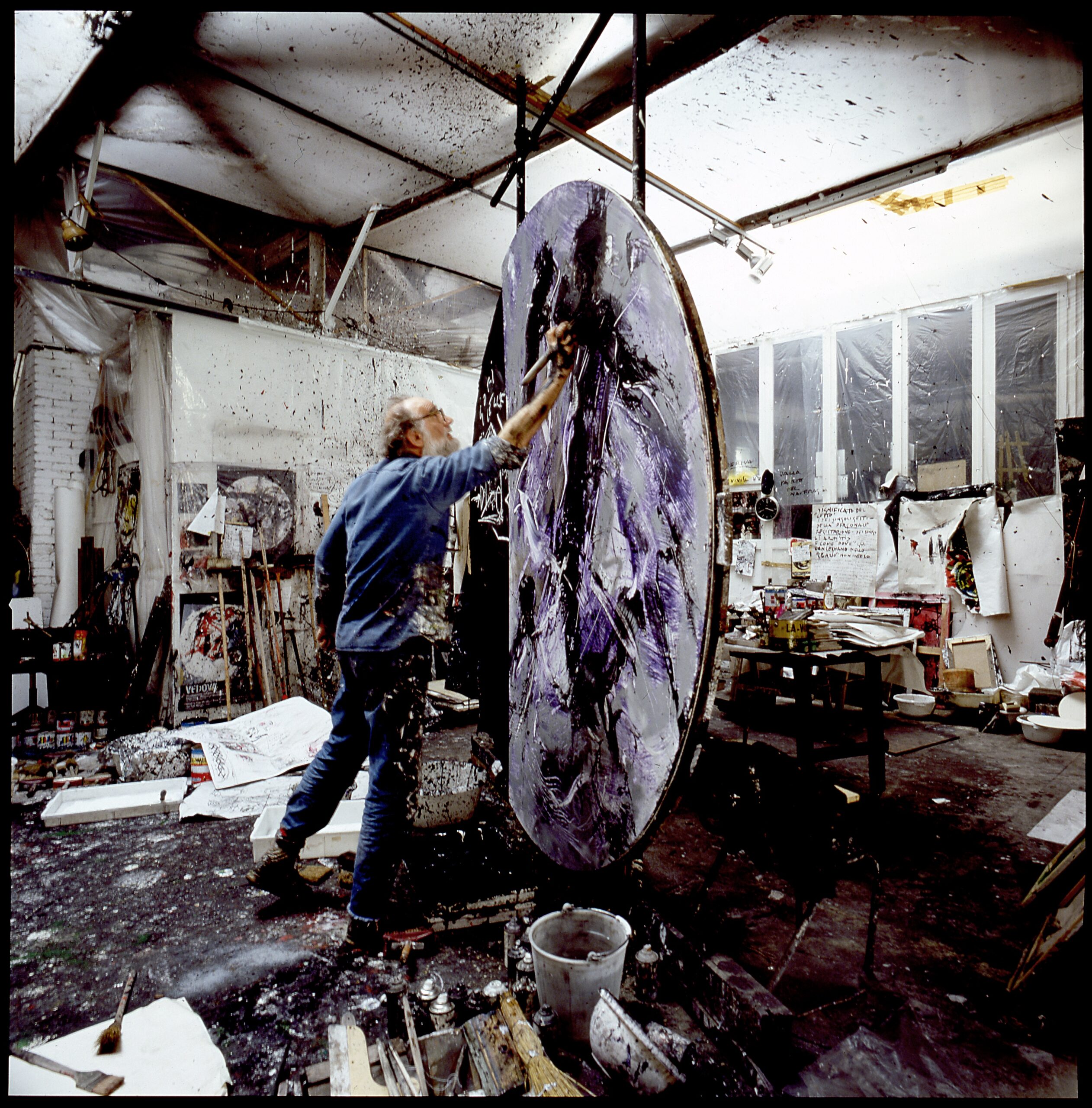 Emilio Vedova al lavoro su Non Dove 1988 - III 1988 Ph. Aurelio Amendola, Pistoia Fondazione Emilio e Annabianca Vedova, Venezia