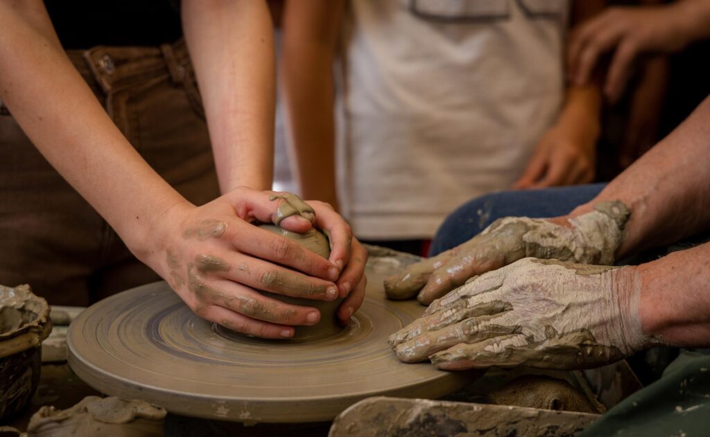 Giornata internazionale delle persone con disabilità: CerAmicAbile, la ceramica come strumento di inclusione