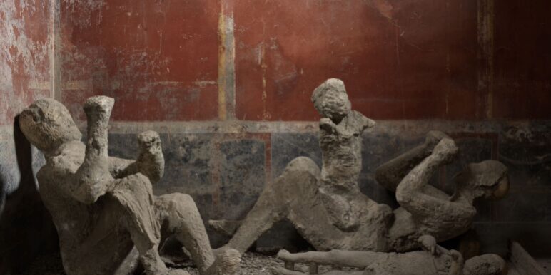 Pompei, gruppo di calchi calchi n. 50-51-52 da Casa del Bracciale d'Oro ©Parco archeologico di Pompei